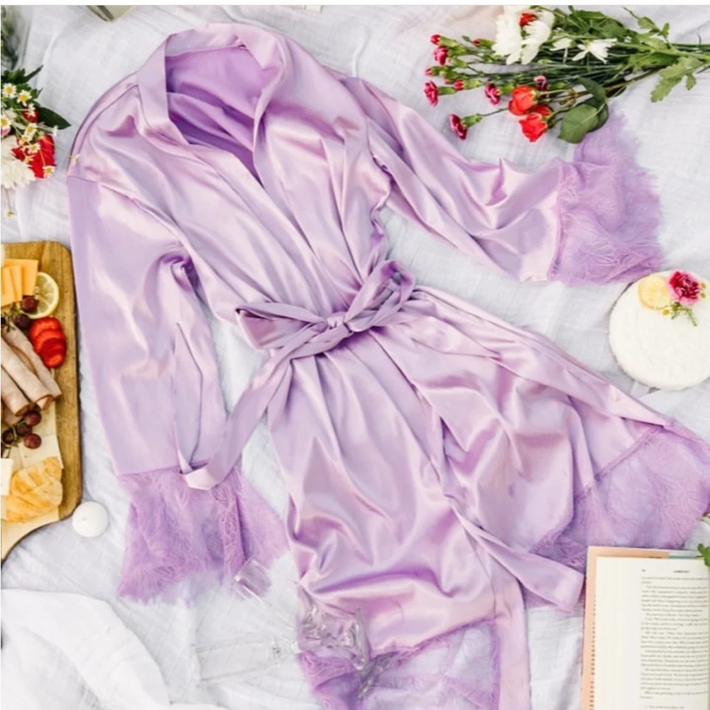 Mentionables Robe - Picture 2 of 11